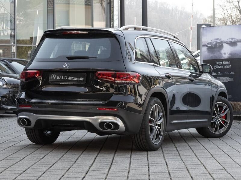 Gebraucht Mercedes GLB35 AMG 306 PS (225 kW) 2023 Metalliclack kosmosschwarz SUV