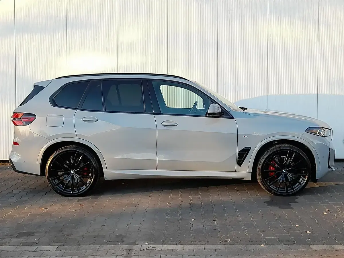 Gebraucht BMW X5 352 PS (258 kW) 2025 Grau metallic SUV