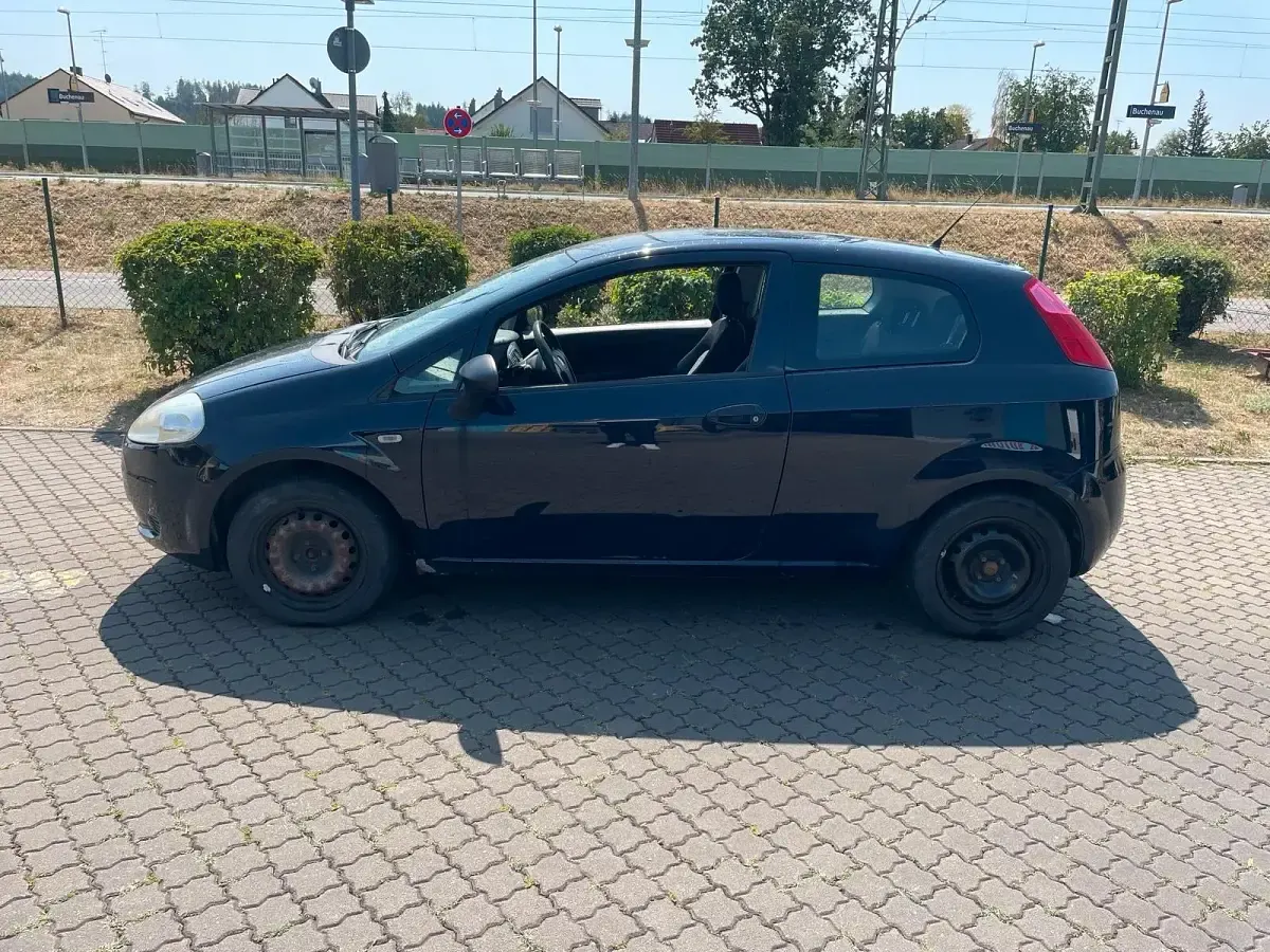 Gebraucht Fiat Grande Punto 65 PS (47 kW) 2011 Blau Kleinwagen