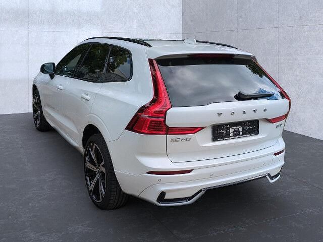 Gebraucht Volvo XC60 Plus 250 PS (183 kW) 2023 Crystal white (metallic) SUV