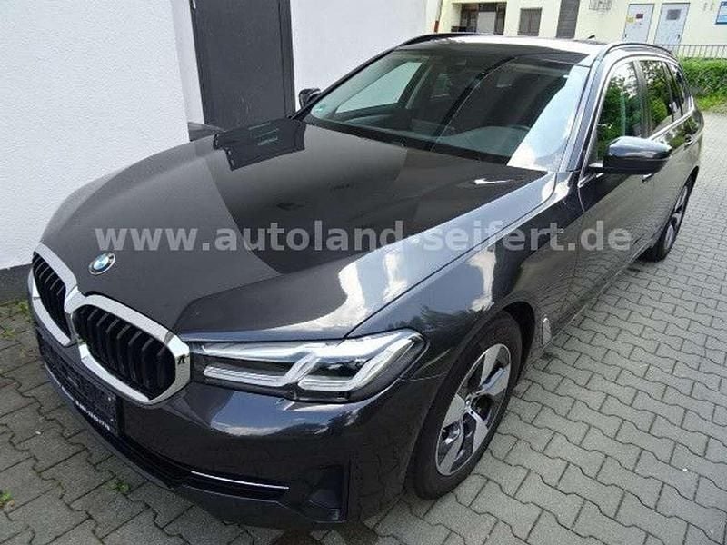 Sophistograu brillant met. Gebraucht 2020 BMW 520 Kombi | 24.950 € (Guter Preis) - Bild 1/4