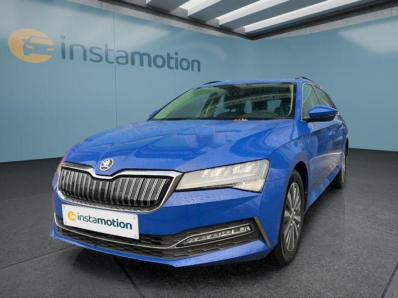Blau Gebraucht 2022 Skoda Superb Kombi | 22.849 € (Superpreis) - Bild 1/4