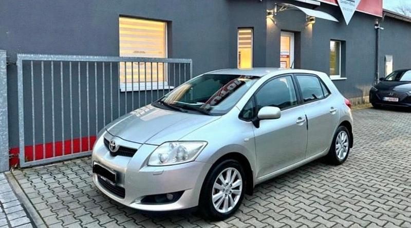 Silber Gebraucht 2007 Toyota Auris Limousine | 6.000 € (Etwas zu teuer) - Bild 1/4