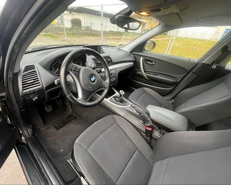 Gebraucht BMW 118 143 PS (105 kW) 2010 Schwarz Kleinwagen