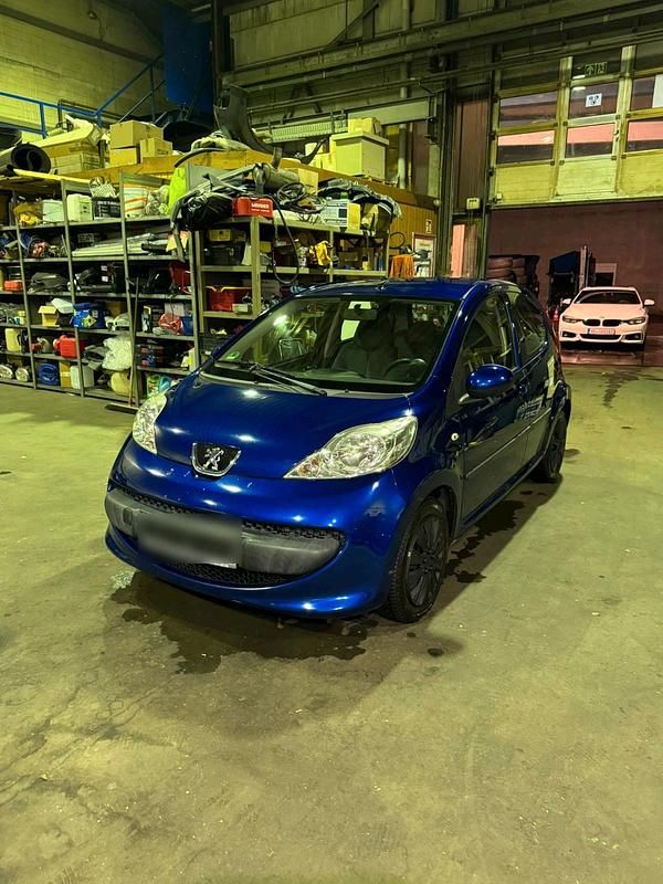 Blau Gebraucht 2007 Peugeot 107 Kleinwagen | 700 € (Guter Preis) - Bild 1/4