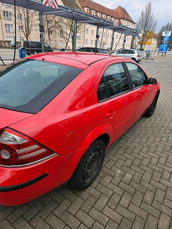 Gebraucht Ford Mondeo 110 PS (80 kW) 2005 Rot Limousine