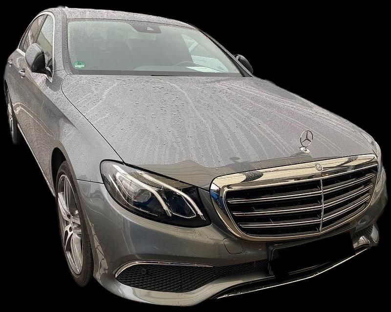 Grau Gebraucht 2018 Mercedes E200 Exclusive Limousine | 27.100 € (Guter Preis) - Bild 1/4