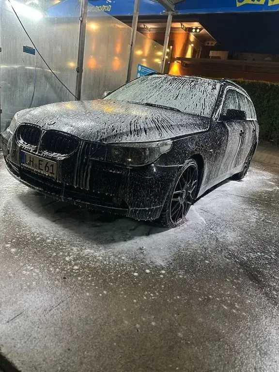Gebraucht BMW 523 177 PS (130 kW) 2006 Schwarz Kombi