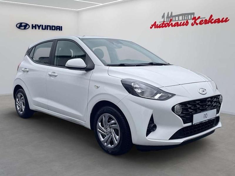 Gebraucht Hyundai i10 Select 67 PS (49 kW) 2022 Weiß Kleinwagen