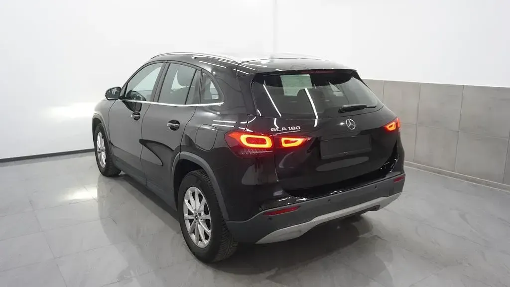 Gebraucht Mercedes GLA180 136 PS (100 kW) 2021 Schwarz SUV
