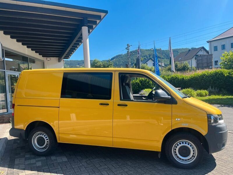 Second-hand VW T5 84 CP (61 kW) 2012 Galben Van