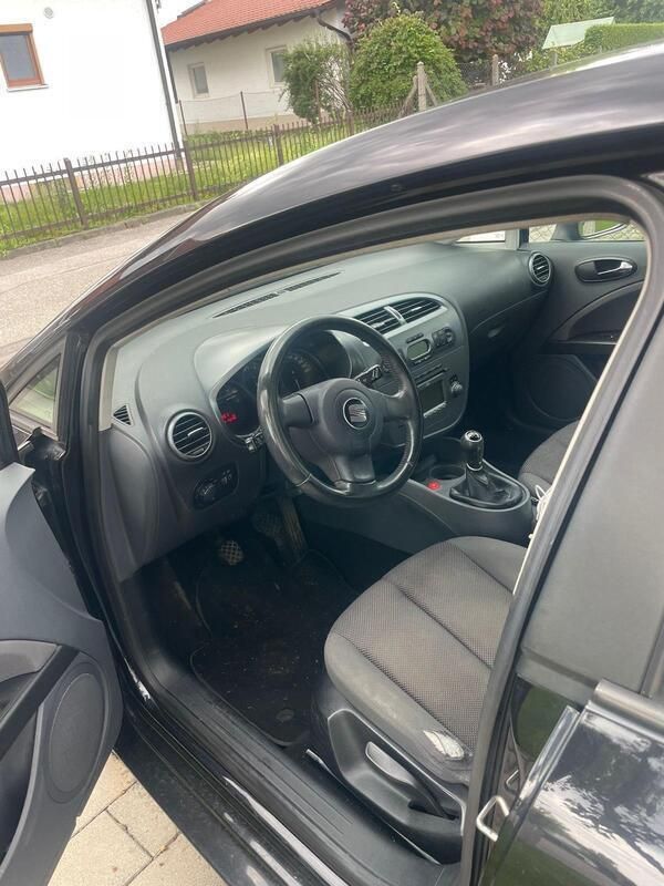 Schwarz Gebraucht 2009 Seat Leon Limousine | 1.900 € (Fairer Preis) - Bild 1/4
