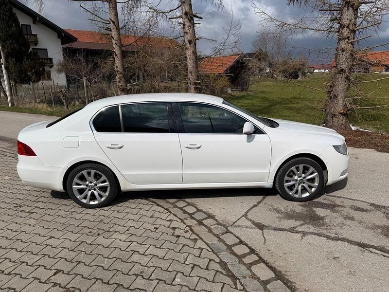 Gebraucht Skoda Superb Ambition 160 PS (117 kW) 2008 Weiß Limousine