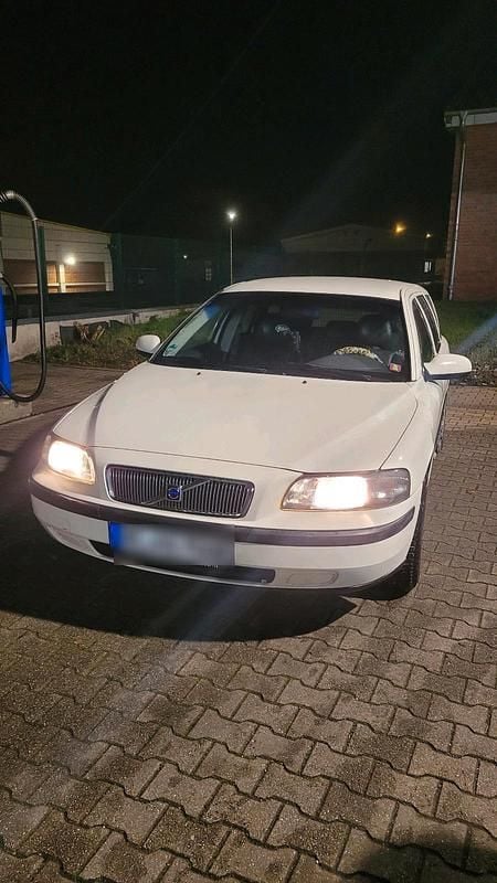 Weiß Gebraucht 2001 Volvo V70 Kombi | 1.600 € (Fairer Preis) - Bild 1/4