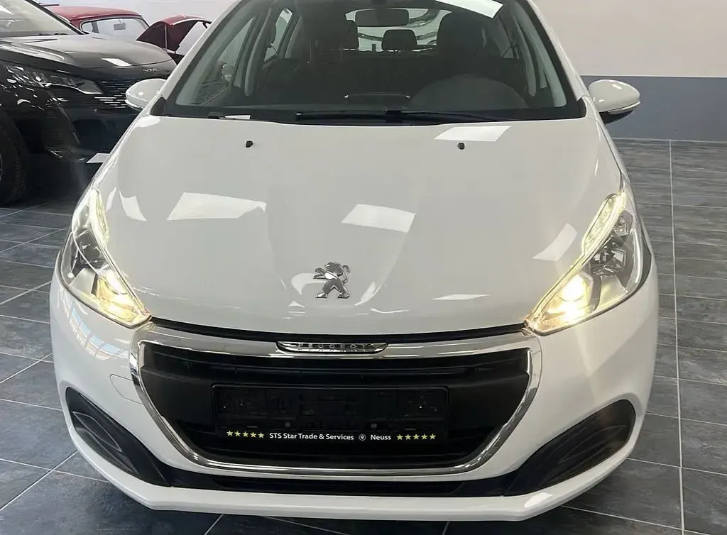 Gebraucht Peugeot 208 Active 68 PS (50 kW) 2019 Weiß Kleinwagen