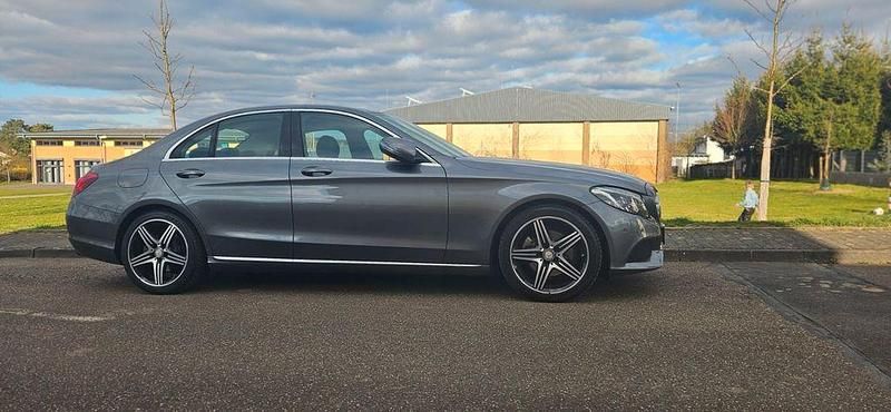 Grau Gebraucht 2017 Mercedes 220 Avantgarde Limousine | 19.500 € - Bild 1/4