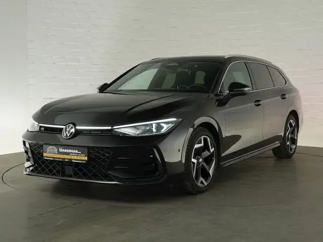 Gebraucht VW Passat R-line 150 PS (110 kW) 2025 Schwarz Kombi