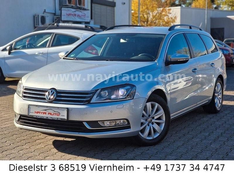 Silber Gebraucht 2011 VW Passat Kombi | 6.299 € (Guter Preis) - Bild 1/4