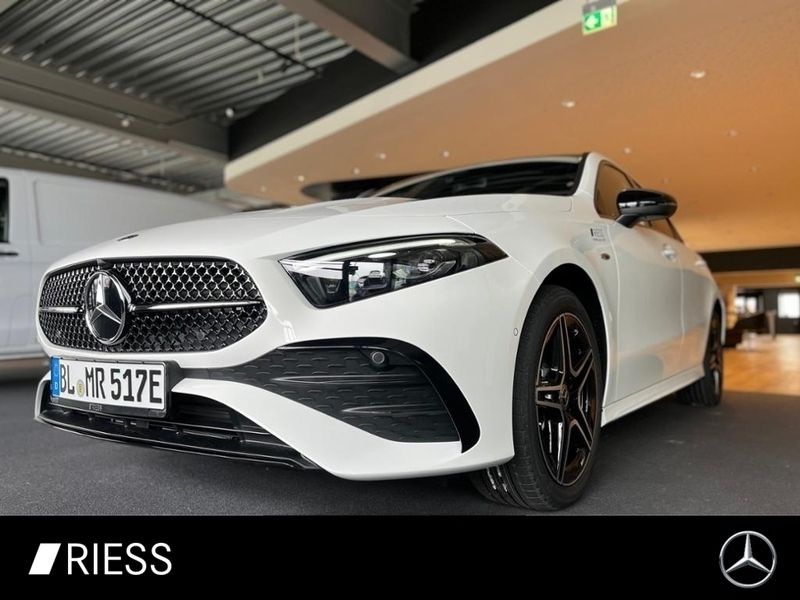 Unilack polarweiß Gebraucht 2025 Mercedes A250 AMG Limousine | 43.900 € - Bild 1/4