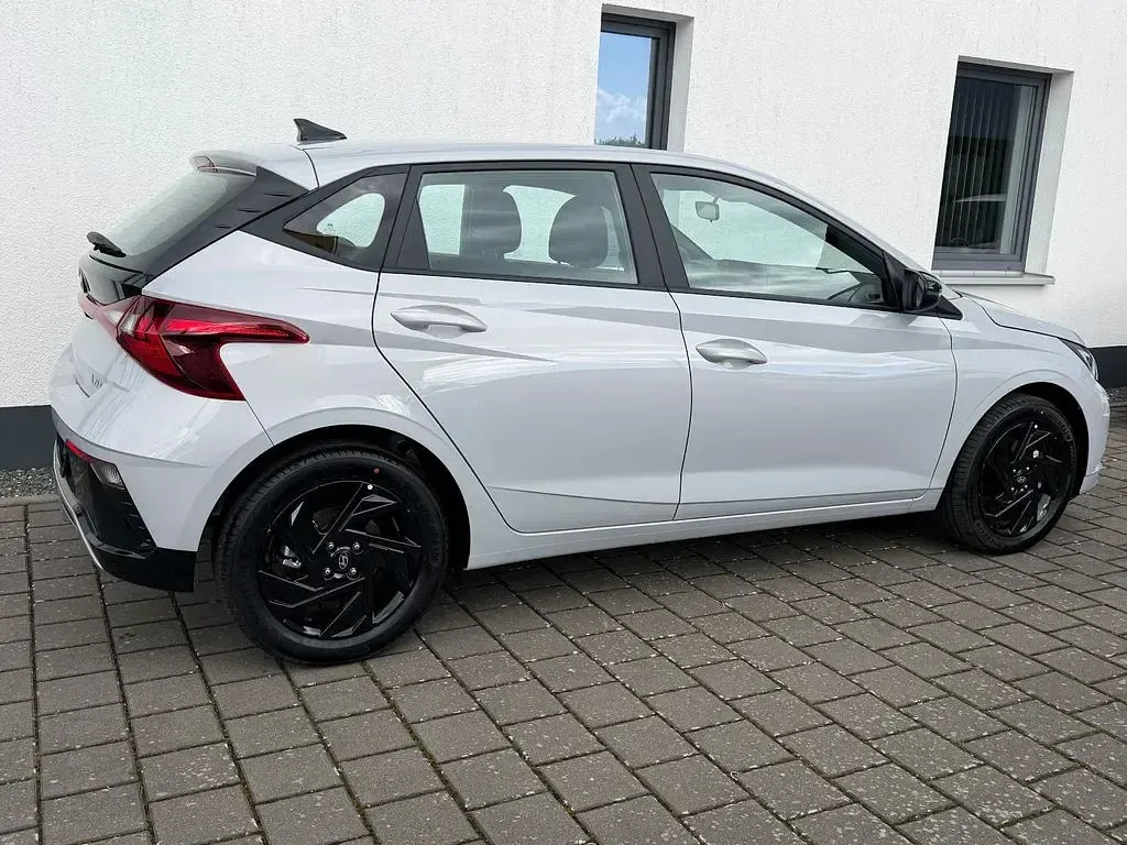 Neu Hyundai i20 Comfort 90 PS (66 kW) 2026 Grau Kleinwagen