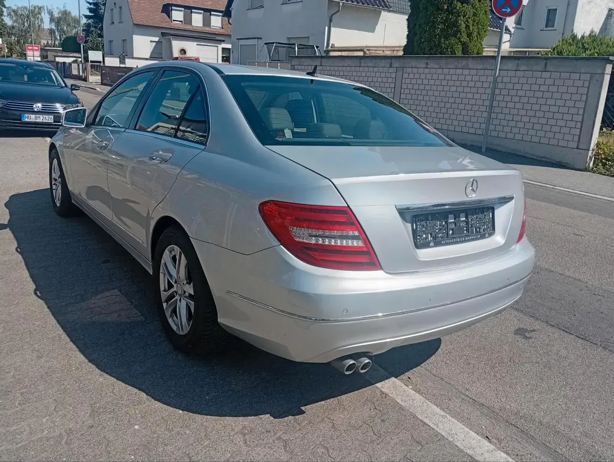 Gebraucht Mercedes C200 136 PS (100 kW) 2012 Silber Limousine