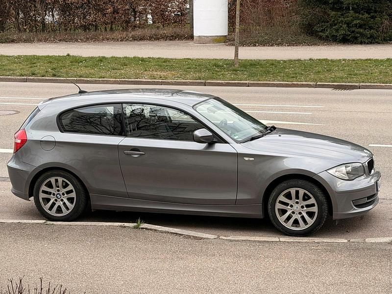 Gebraucht BMW 118 143 PS (105 kW) 2009 Grau Kleinwagen