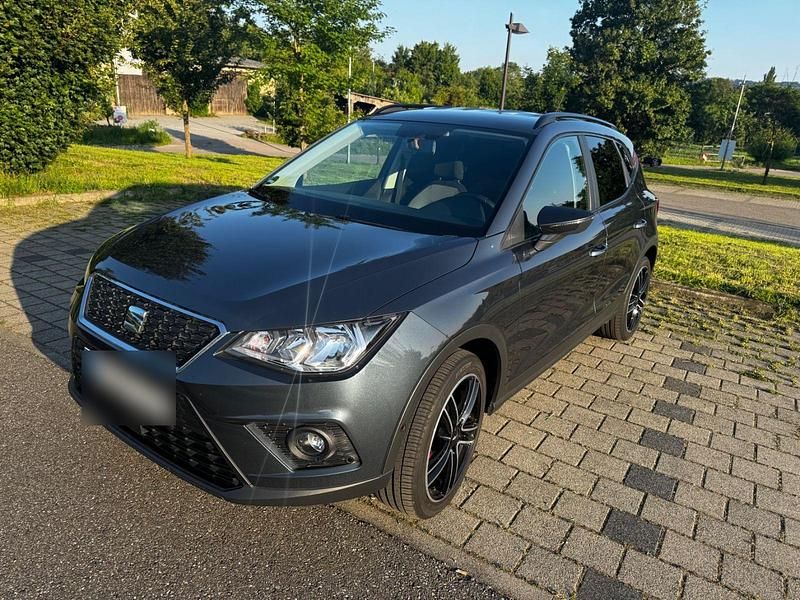 Grau Gebraucht 2018 Seat Arona Style SUV | 15.300 € (Fairer Preis) - Bild 1/4