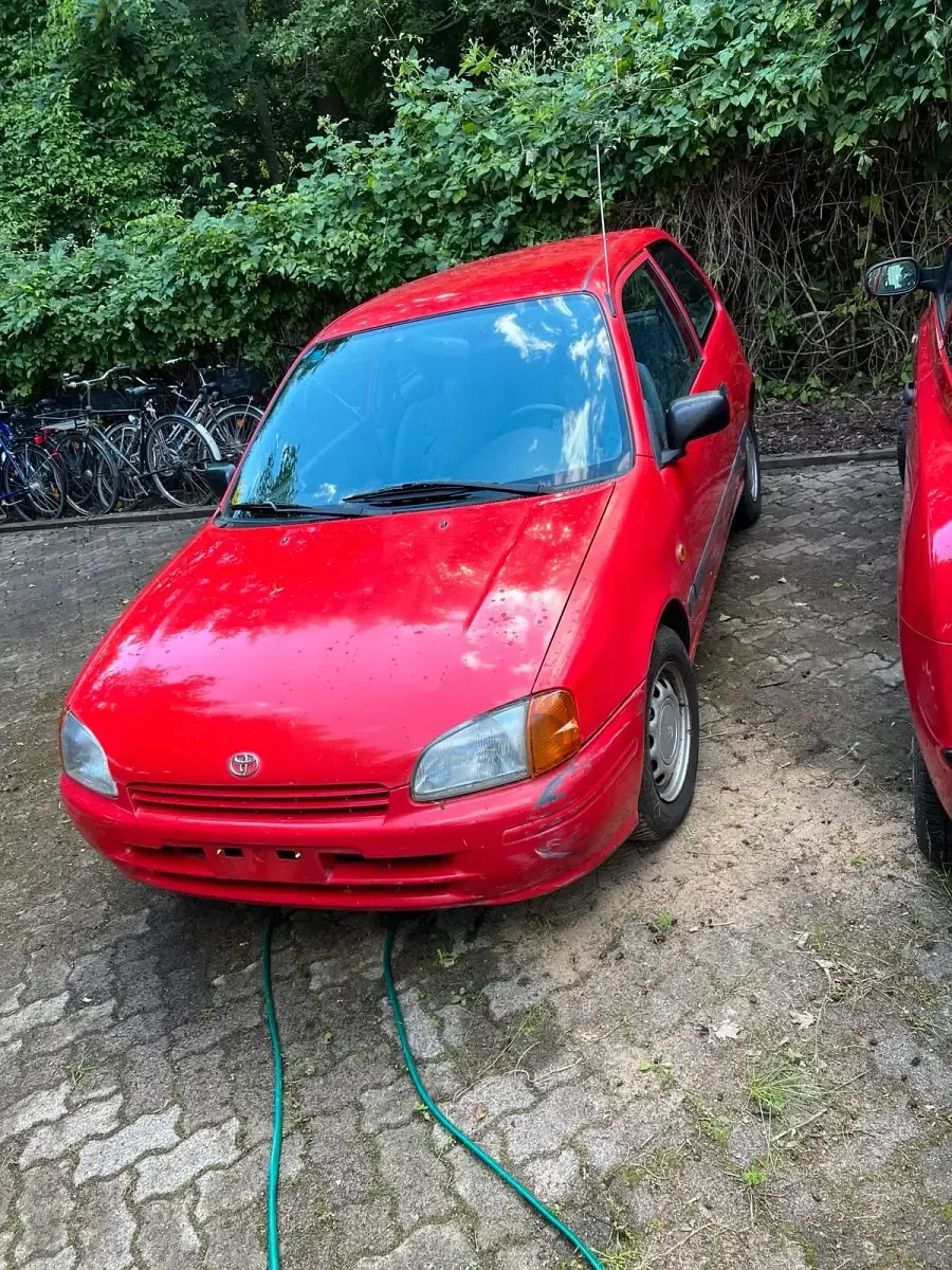 Gebraucht Toyota Starlet 55 PS (40 kW) 1997 Rot Kleinwagen