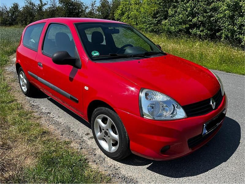 Rot Gebraucht 2010 Renault Clio II Kleinwagen | 2.350 € (Fairer Preis) - Bild 1/4