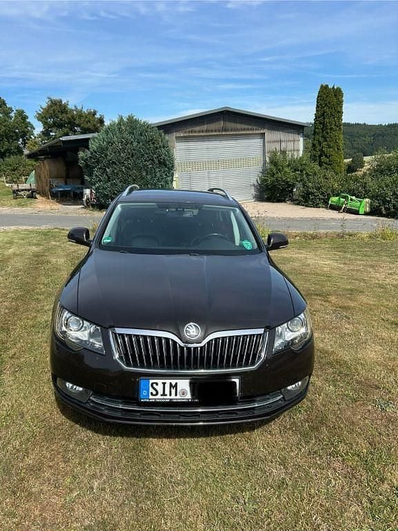 Braun Gebraucht 2014 Skoda Superb Active Limousine | 8.950 € (Guter Preis) - Bild 1/4
