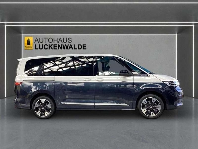 Neu VW Multivan Edition 150 PS (110 kW) 2026 Candyweiß/ starlight blue met Van