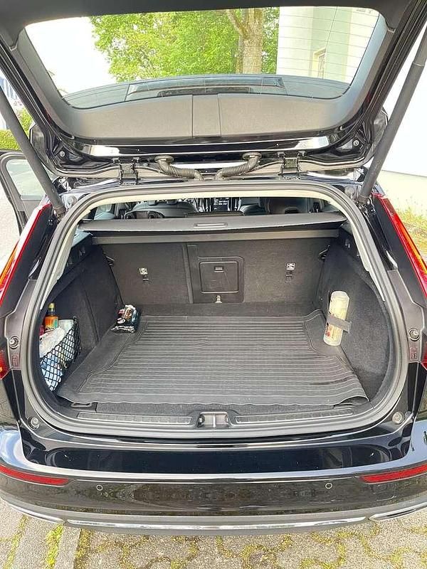Schwarz Gebraucht 2019 Volvo V60 Inscription Kombi | 20.000 € (Fairer Preis) - Bild 1/4