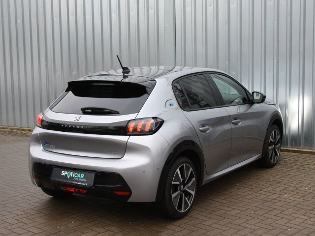 Gebraucht Peugeot e-208 GT 100 kW (136 PS) 2021 Artense silber metallic Kleinwagen