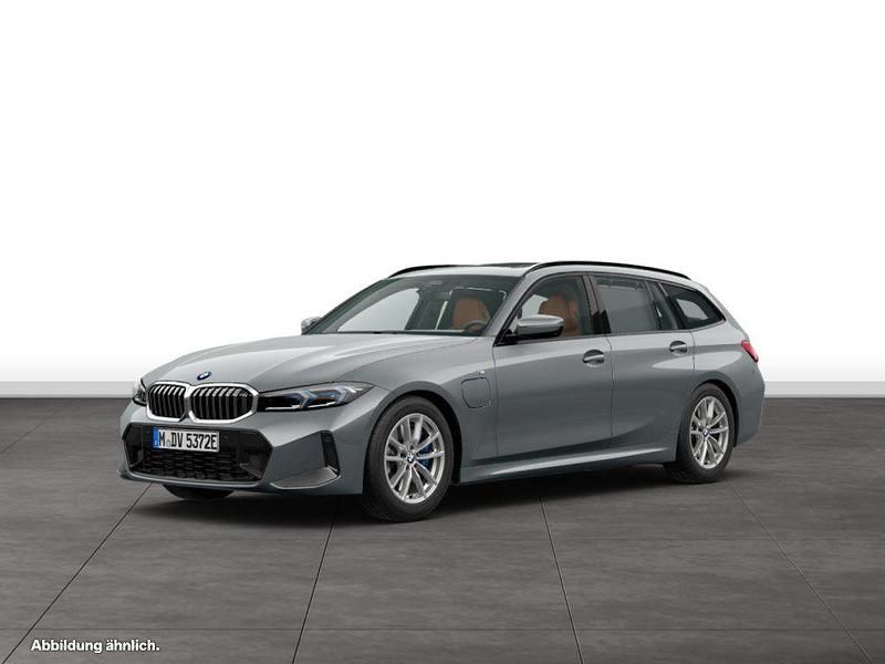 Skyscraper grau metallic Gebraucht 2024 BMW 330e Comfort Edition Kombi | 51.324 € (Teuer) - Bild 1/4