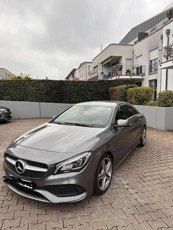 Grau Gebraucht 2018 Mercedes CLA200 Limousine | 19.800 € (Fairer Preis) - Bild 1/4