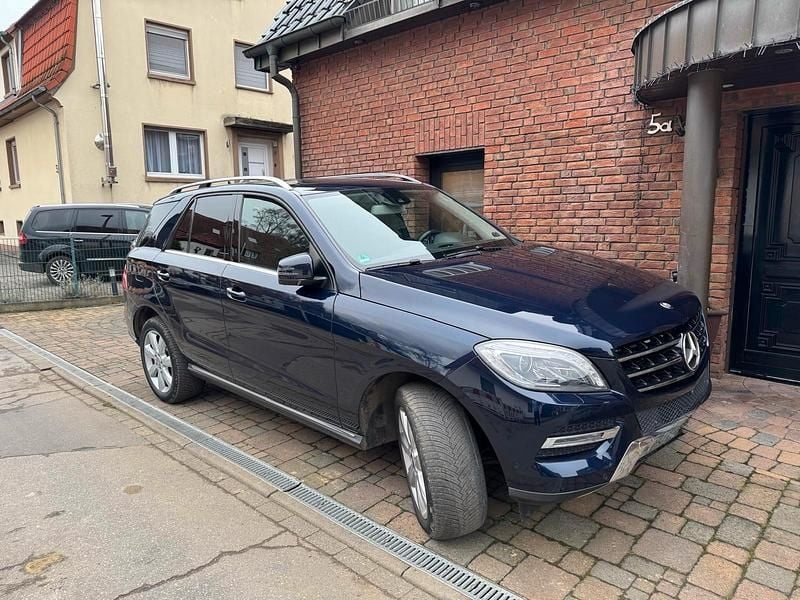 Gebraucht Mercedes ML350 258 PS (189 kW) 2014 Blau SUV
