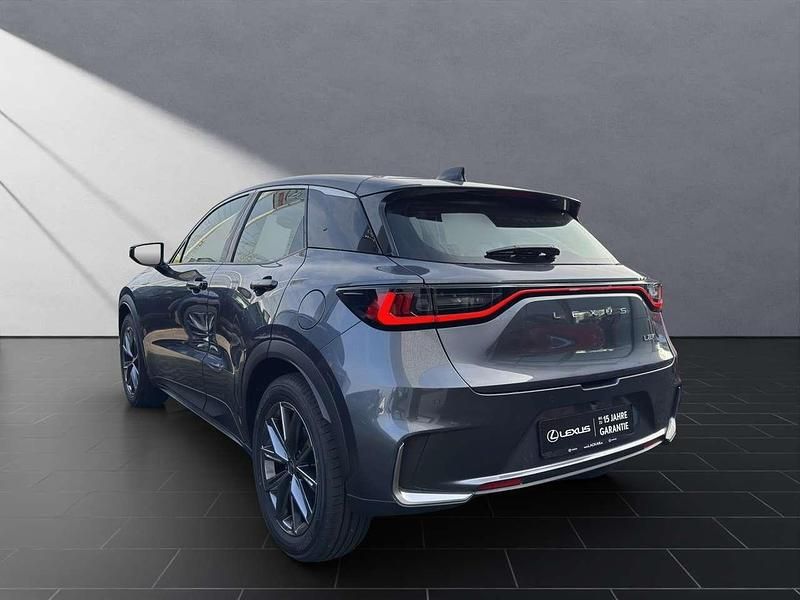 Neu Lexus LBX 136 PS (100 kW) 2026 Sonic grey SUV