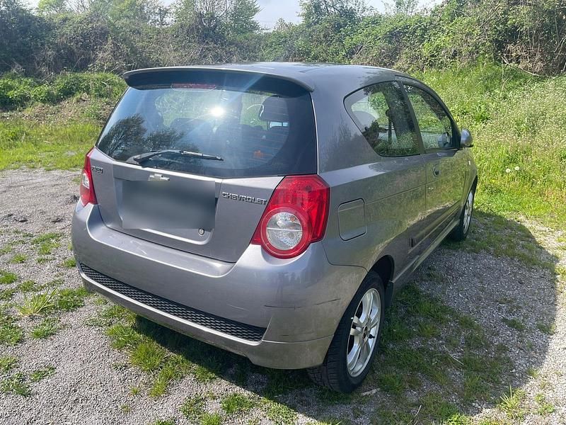 Gebraucht Chevrolet Aveo 68 PS (50 kW) 2009 Grau Kleinwagen