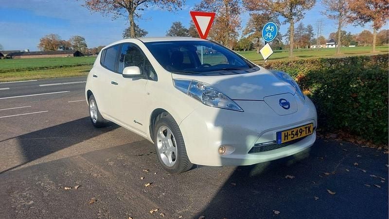 Gebraucht Nissan Leaf Acenta 80 kW (109 PS) 2015 Weiß Kleinwagen
