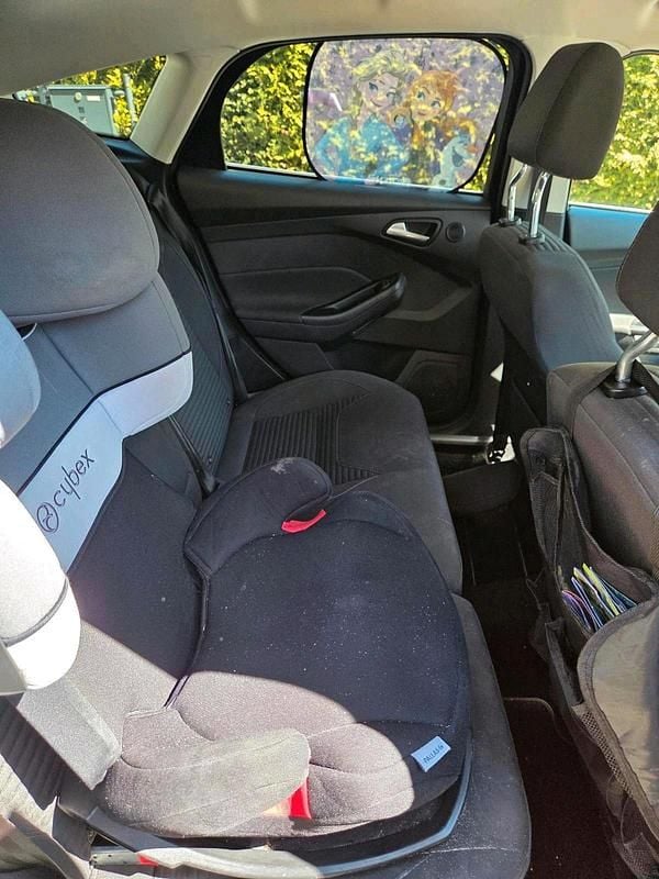 Second-hand Ford Focus 125 CP (91 kW) 2016 Albastru Berlinǎ