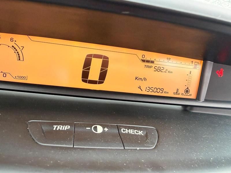 Blau Gebraucht 2010 Citroën C4 Limousine | 2.300 € - Bild 1/4