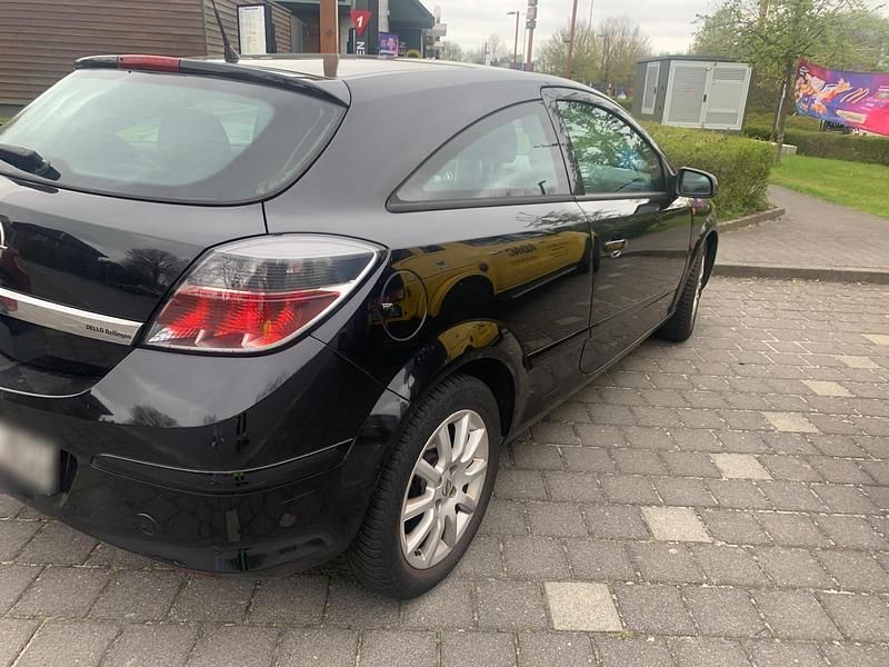 Second-hand Opel Astra 90 CP (66 kW) 2005 Negru Hatchback