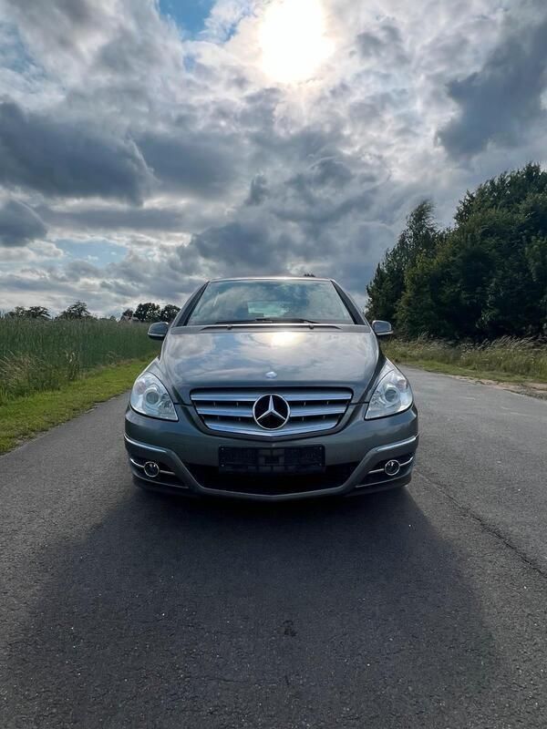 Grau Gebraucht 2010 Mercedes B180 Van / Kleinbus | 4.900 € (Etwas zu teuer) - Bild 1/4