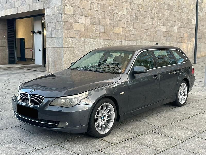 Grau Gebraucht 2009 BMW 530 Kombi | 4.800 € (Guter Preis) - Bild 1/4
