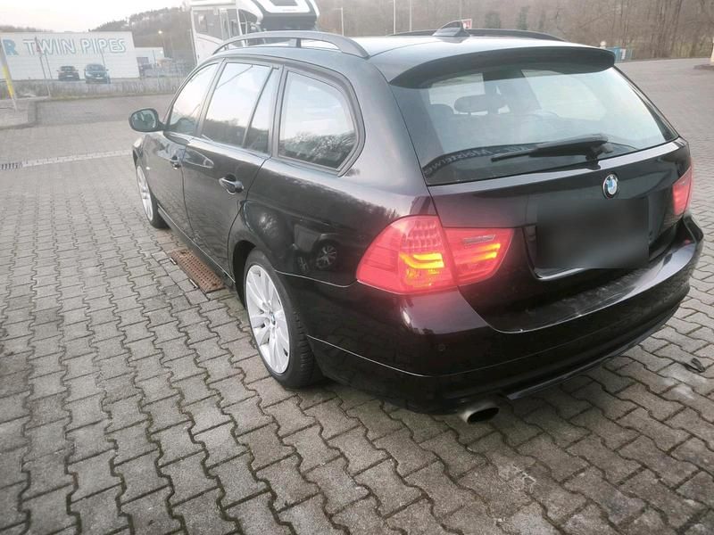 Gebraucht BMW 320 170 PS (125 kW) 2009 Schwarz Kombi