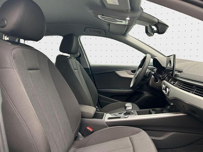 Second-hand Audi A4 Advanced 150 CP (110 kW) 2024 Argintiu Break