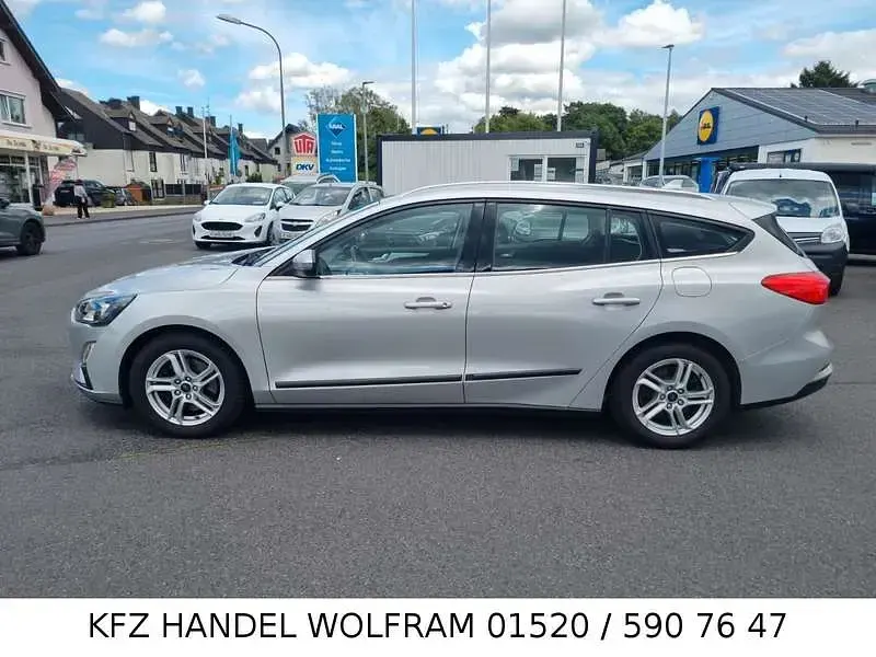 Gebraucht Ford Focus Cool & Connect 120 PS (88 kW) 2020 Silber Kombi