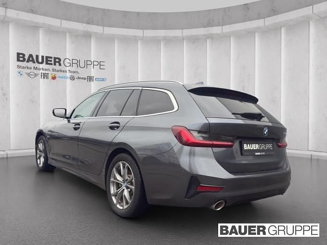 Gebraucht BMW 330e Sport Line 252 PS (185 kW) 2022 Grau Kombi