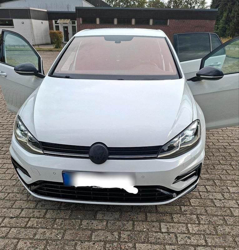Weiß Gebraucht 2019 VW Golf VII R Kleinwagen | 23.000 € (Guter Preis) - Bild 1/4
