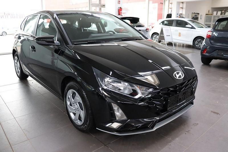 Neu Hyundai i20 101 PS (74 kW) 2025 Schwarz Limousine